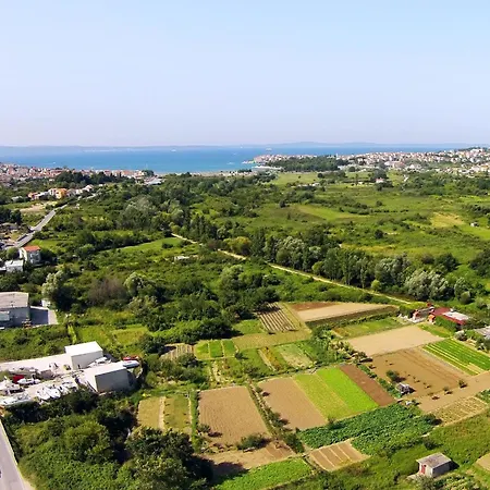 Daire With Parking Space Zrnovnica, Split - 24236 *