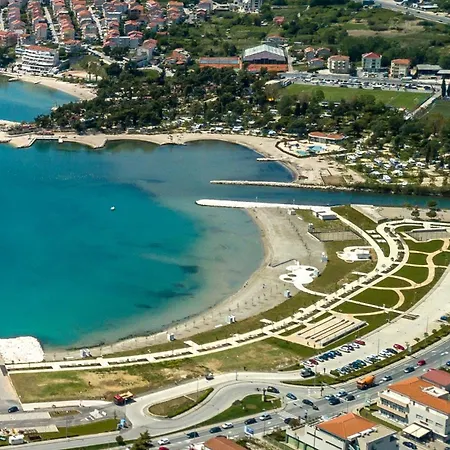 Apartment With A Parking Space Zrnovnica, Split - 24236